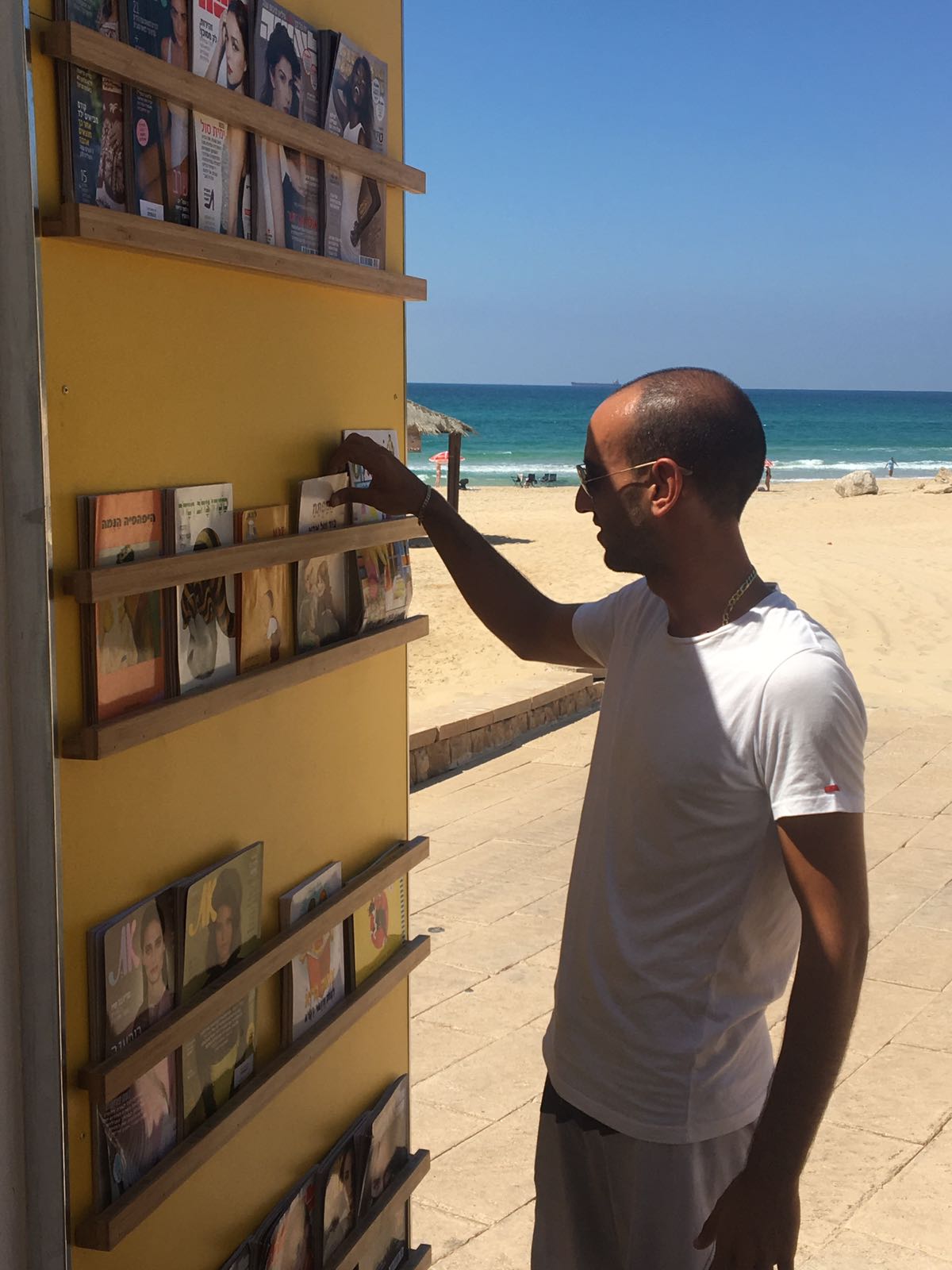 beach library1 yoni haziz 1